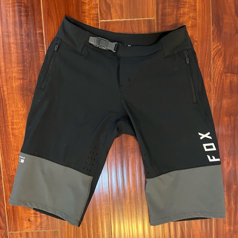 FOX Defend women’s mountain bike shorts, size S
